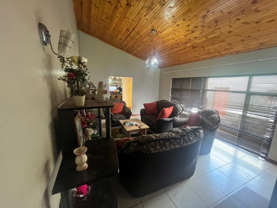 5 Bedroom Property for Sale in Amalinda Eastern Cape